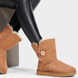 Ugg Bailey Button Chestnut Size 7